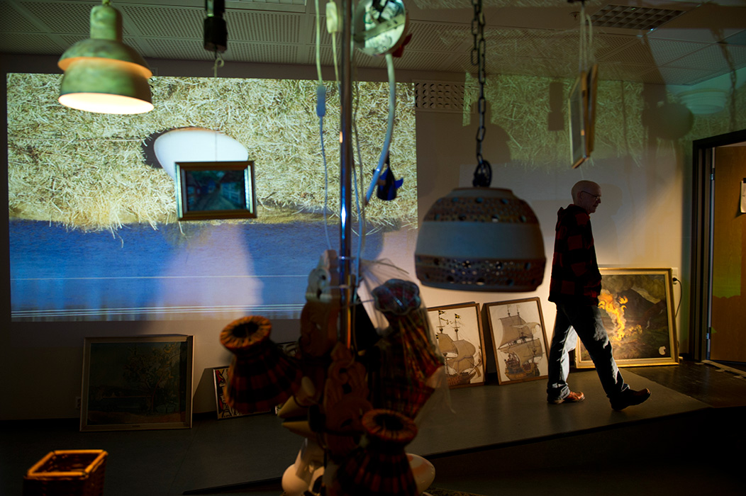 Lampe-og video-installasjon av Ingeborg Staxrud Olerud med elever. Foto Ingun A. Mæhlum