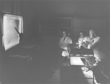Vurdering av skjermbildefotografi ved sykehus, 1975. <br>Foto: Leif Ørnelund / Oslo Museum CC-BY-SA