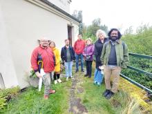 Kulturvernutvalet besøkte Strømsfoss Mølle i Østfold. Fv utvalgsleiar Bjørn Hatterud, Ingvild Bjørnå Pettersen, Runar Jordåen, rådsleiar Sigmund Løvåsen, Kristin Mellem, Mona Pedersen og Rajeev Busgeeth. Foto: Stig Kalvatn