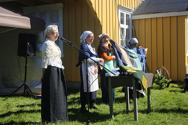 Kvenske tradisjoner i Norge holdes i hevd. Her fra arrangementet Meän tradišuunit ellää på Tørfoss kvengård under festivalen Paaskiviikko i 2019. Foto: Pål Vegard Eriksen / Halti kvenkultursenter.