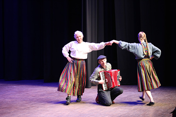 Fra forestillingen Merenneidon Helmet, under den kvenske festivalen Paaskiviikko 2019. Foto: Pål Vegard Eriksen / Halti kvenkultursenter.