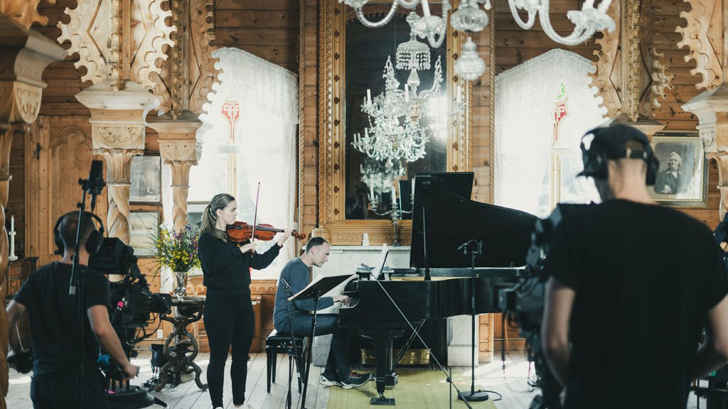 Fiolinist Johanne Haugland og pianist Gunnar Flagstad under Festspillene i Bergen 2020, som i hovedsak ble vist digitalt. Foto: Thor Brødreskift / Festspillene i Bergen.