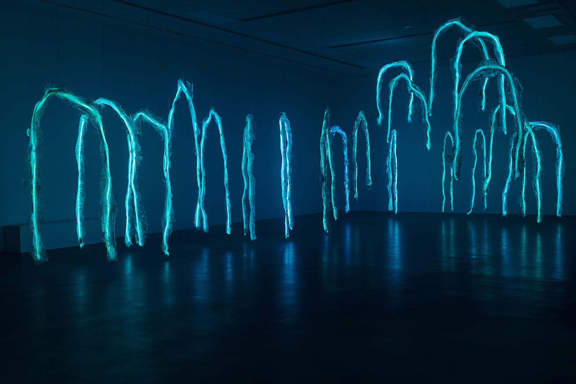 Kulturrådet lyser ut ekstra midlar til produksjon av visuell kunst for barn og unge. Biletet viser utstillinga «Play» av kunstnaren Tiril Hasselknippe på Nitja senter for samtidskunst. Foto: Foto: Kunstdok / Tor Simen Ulstein / © BONO